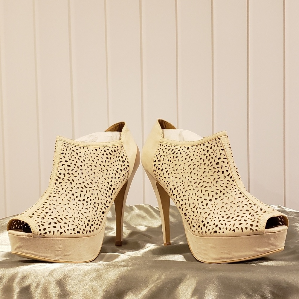 Size 11M shoes